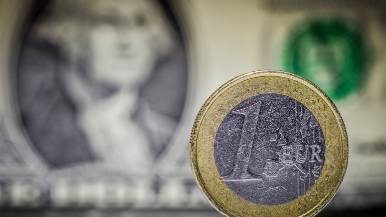 Σημαντική πτώση του ευρώ έναντι του δολαρίου Σημαντική πτώση του ευρώ έναντι του δολαρίου